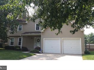 196 Knotty Oak Dr, Mount Laurel, NJ 08054