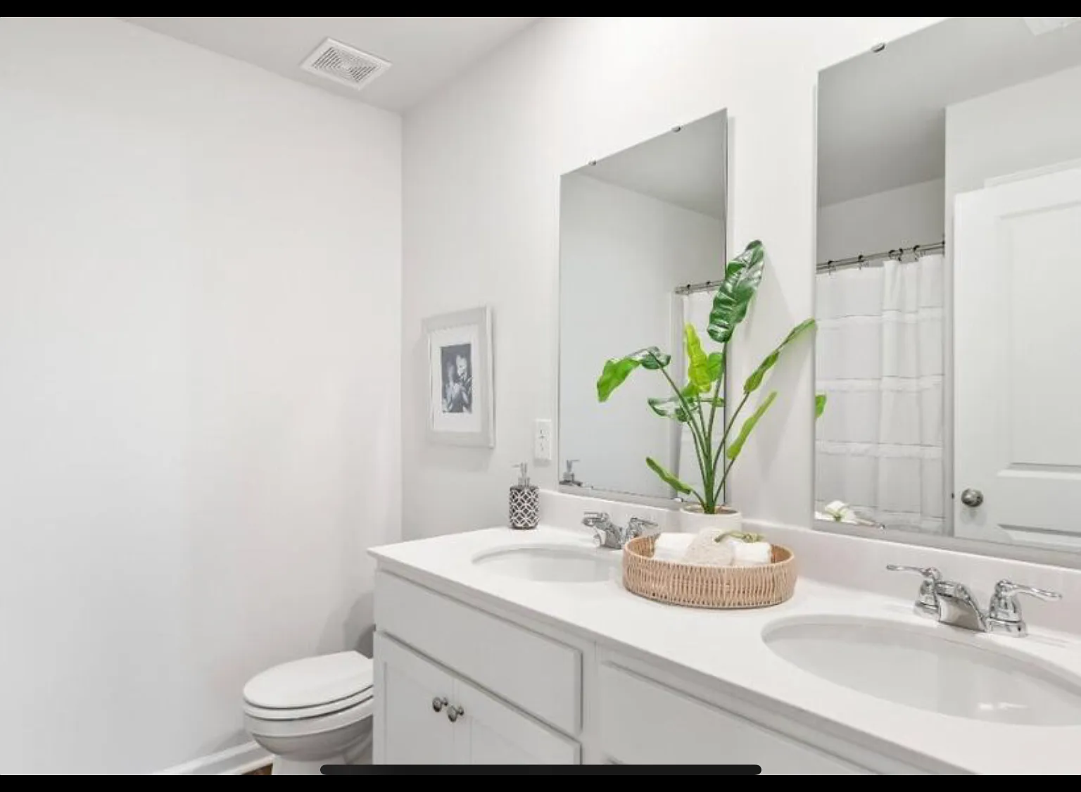 4 bed, 1763 sqft, $2,400 — Photo 2