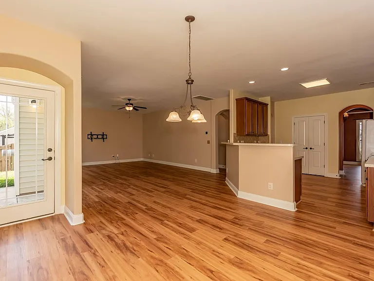 913 Steelhorse Dr — Photo 7