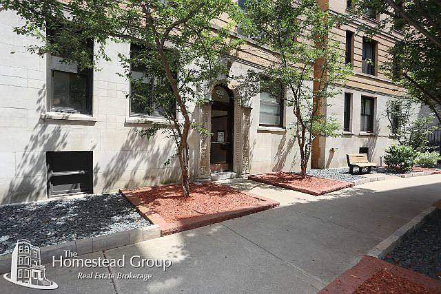 1st image of 428 W Belden Ave #Ten