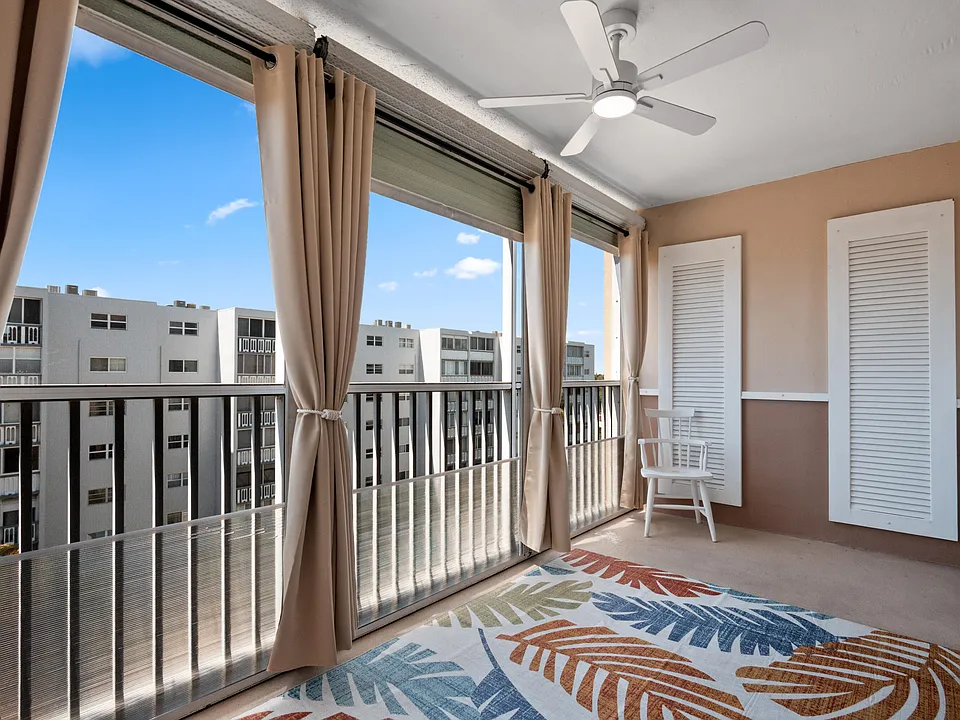 620 NE 12th Ave #602