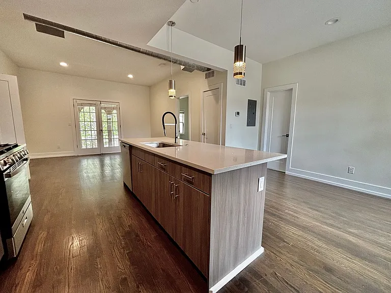 Roanoke Apartments — Photo 21