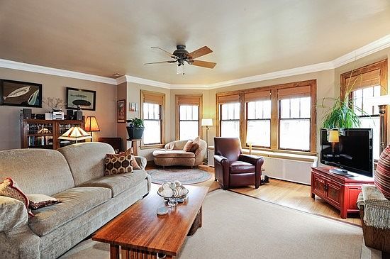 3rd image of 6147 N Maplewood Ave