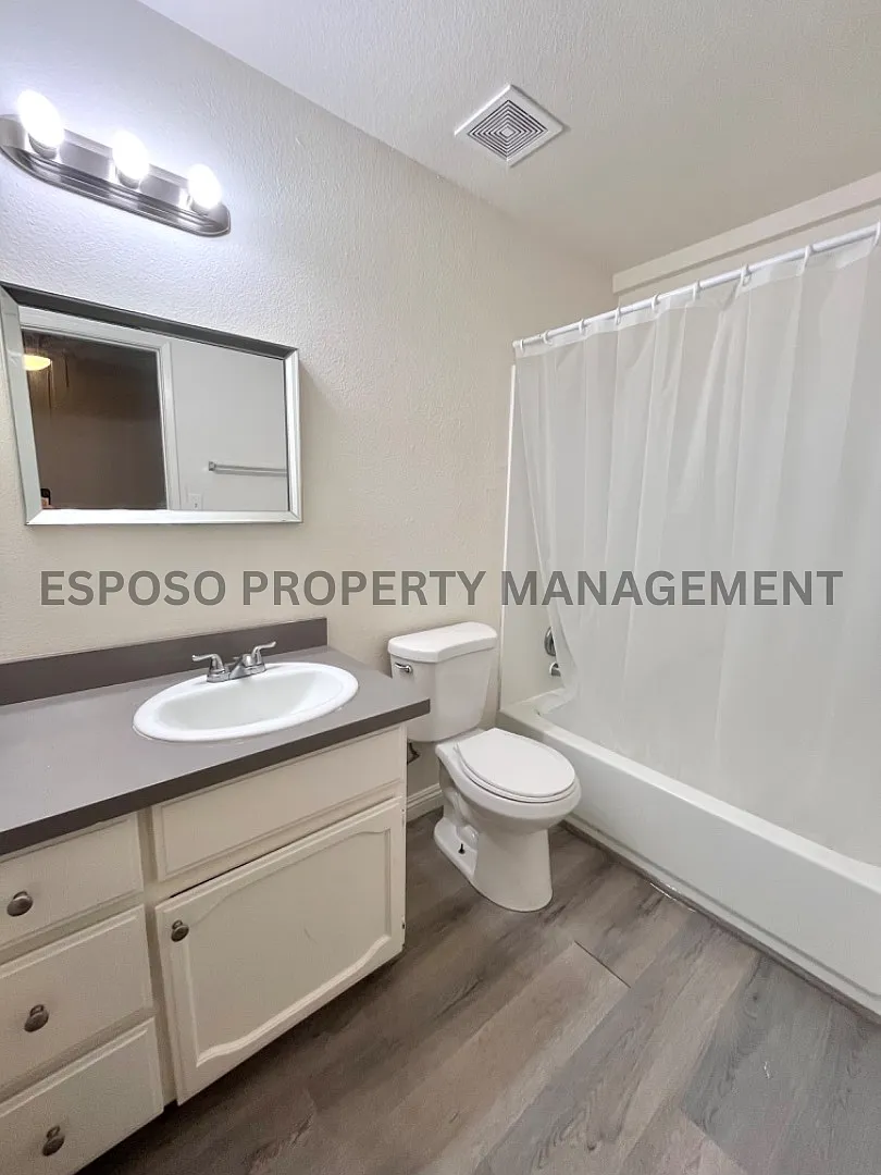 2 bed, 1050 sqft, $1,550 — Photo 4