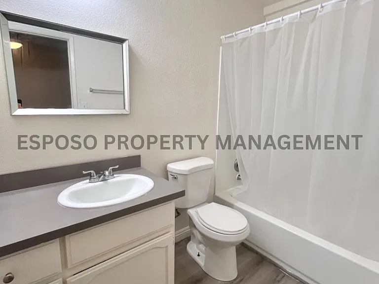 1490 W Swift Ave #105 — Photo 4