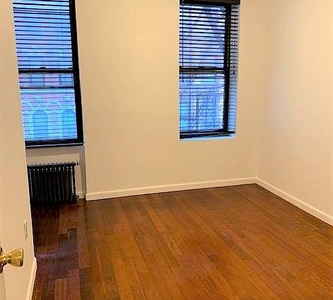 4th image of 226 E 53rd St #3B4