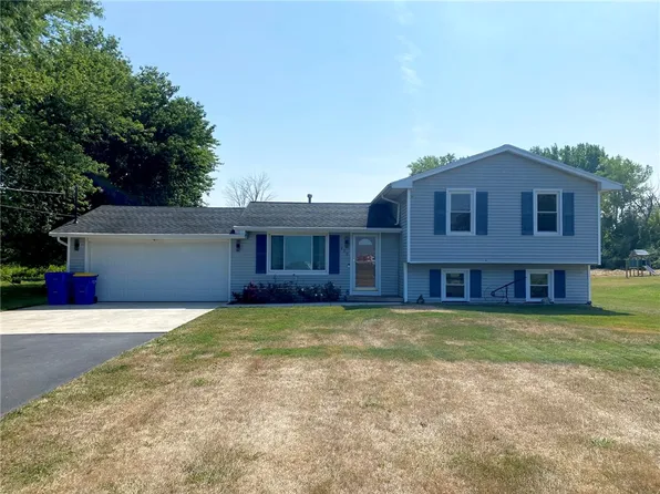 300 Martin Rd, Hamlin, NY 14464