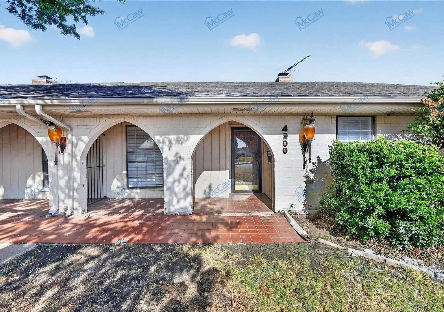 Now Available! Freshly Updated 3/2/2 Half-Duplex in Fort Worth! — Photo 2