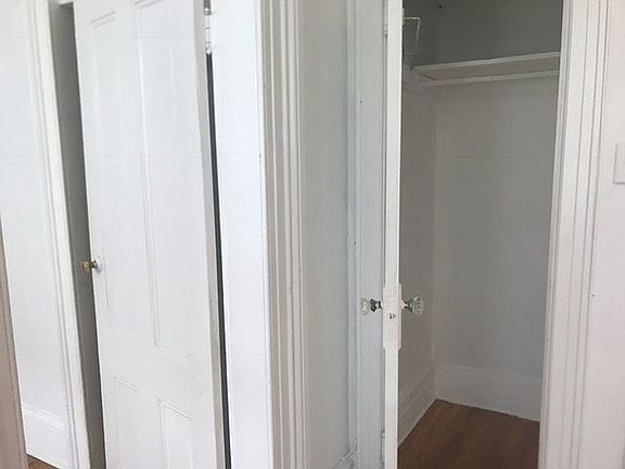 4th image of 140 Bedford Ave APT 4