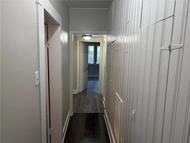 1786 Linwood Ave — Photo 10