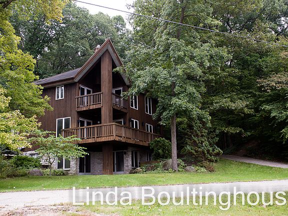 2nd image of 5050 Abraham Dr NE
