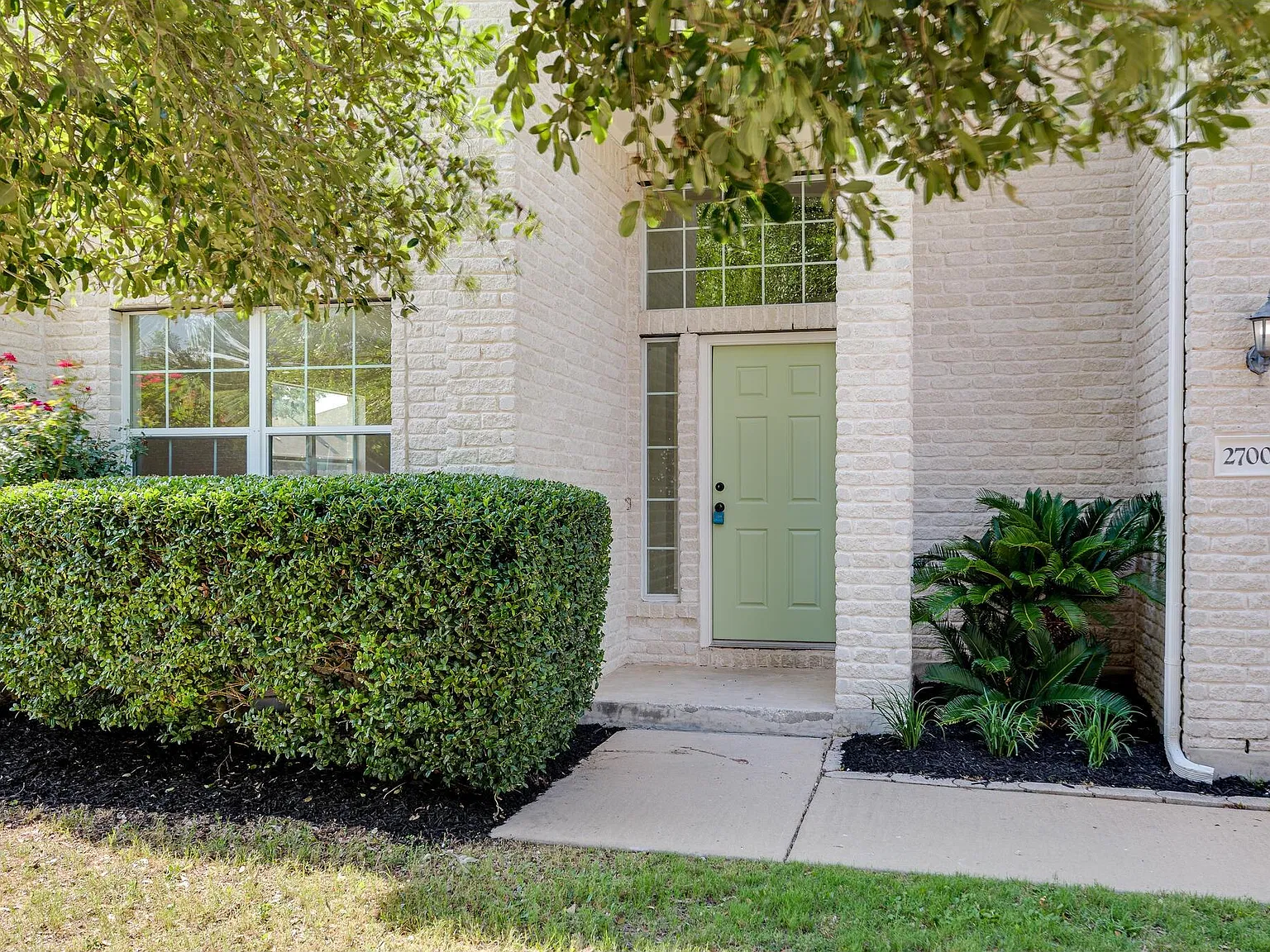 5 bed, 3.0 bath, 2926 sqft, $2,299 — Photo 4