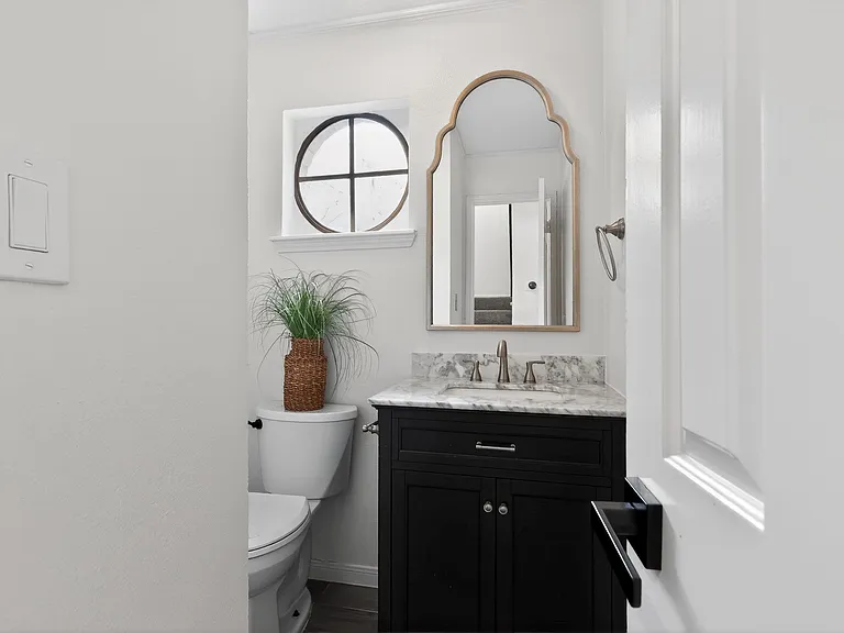 417 W Hillary Cir — Photo 39