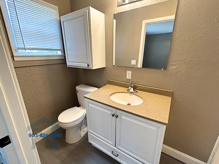 601 Thomas St — Photo 15