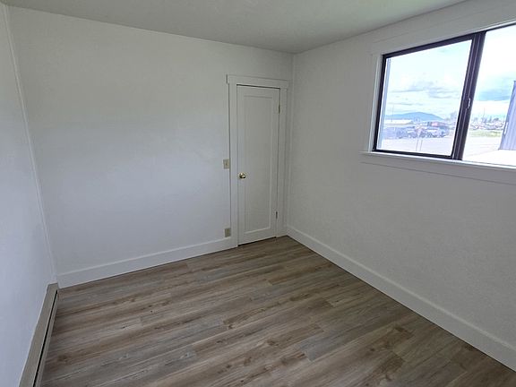 5th image of 880 1st Ave E