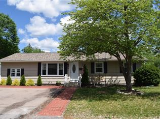 28 Crocus St, Warwick, RI 02886