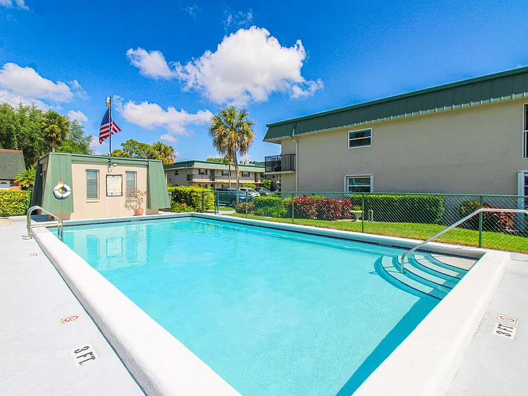 600 Valley Stream Dr #F9 — Photo 9