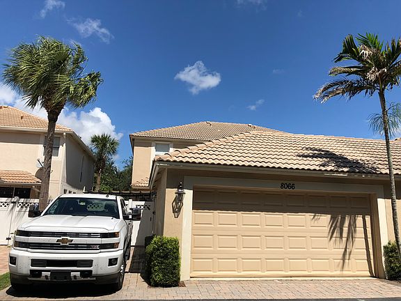 3rd image of 8066 Murano Cir