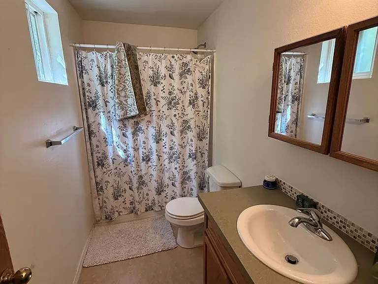 310 E Chestnut St — Photo 17
