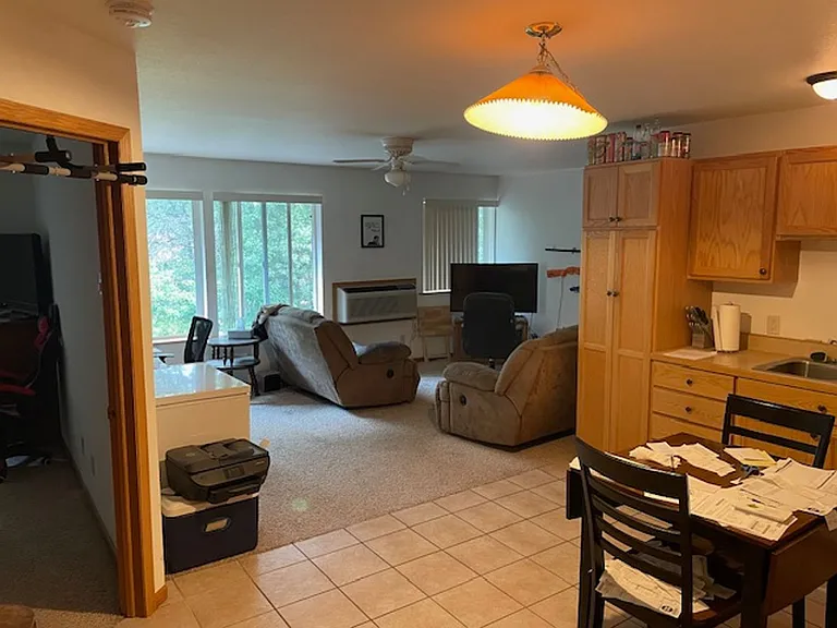 2500 Hillcrest Dr — Photo 4