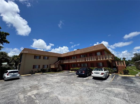 933 W Kalmia Dr #4B