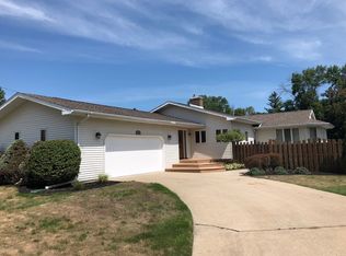219 Lagoon Beach Dr, Bay City, MI
