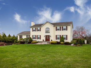 96 Mayfair Rd, Poughquag, NY 12570