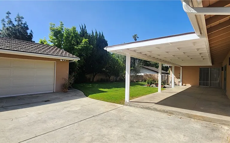 460 Winthrop Rd — Photo 18