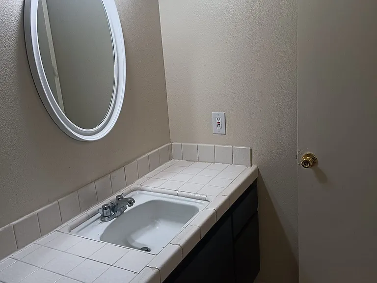 VICTORIA PARK APARTMENTS — Photo 18