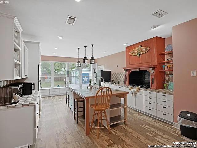 222 S 12th St — Photo 17