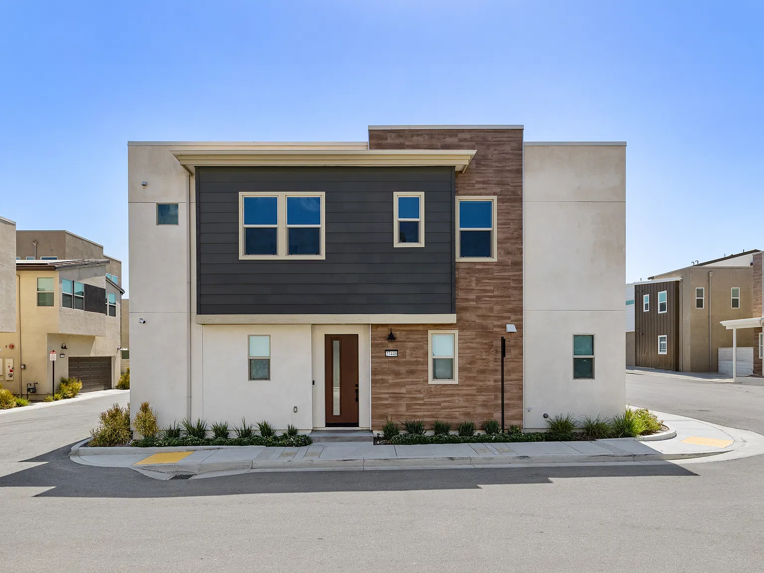 3 bed, 2.5 bath, 1790 sqft, $5,200 — Photo 1