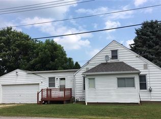 1569 Raymond St, Lakemore, OH 44250