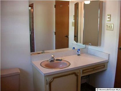 5th image of 660B Plymouth Dr
