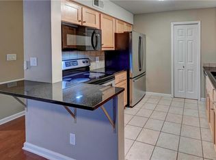 4157 Roanoke Rd APT 10, Kansas City, MO 64111