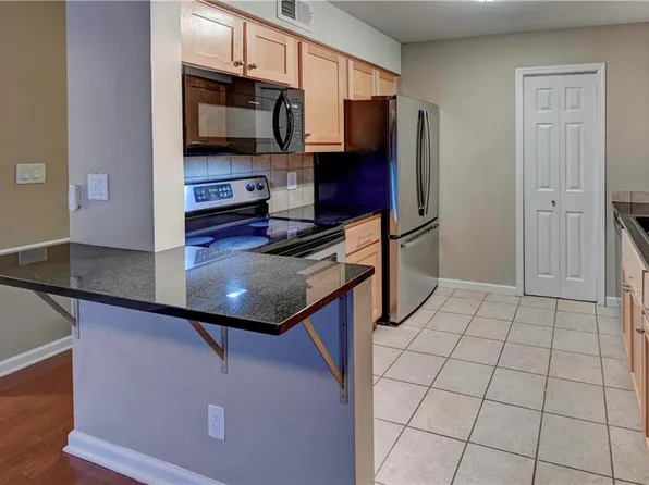 4157 Roanoke Rd APT 10, Kansas City, MO 64111