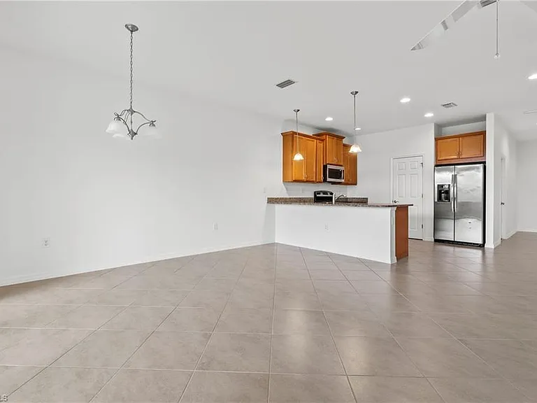 10818 Alvara Way — Photo 3