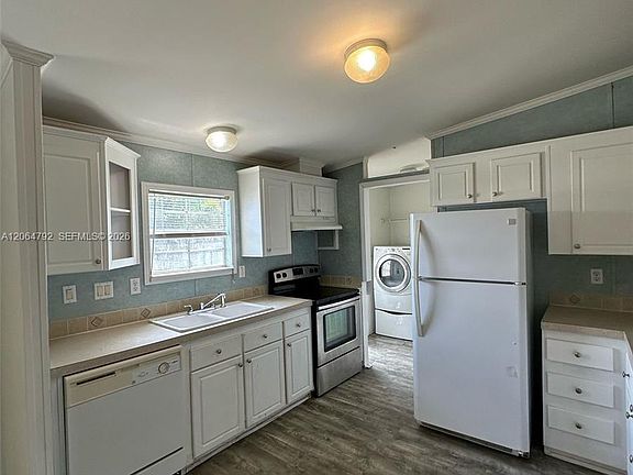 5th image of 11832 Leeward Pl #H