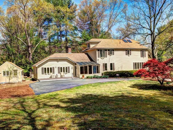 55 Hall Rd, Chelmsford, MA 01824