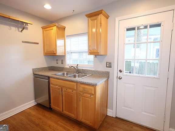 5th image of 285 Oxford Pl NE APT 1