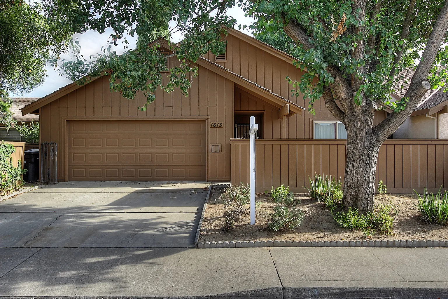 1813 Laurel Oak Dr photo 1