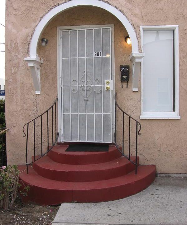 1st image of 905 N El Centro Ave
