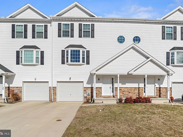 43 Pepperwood Dr — Photo 1