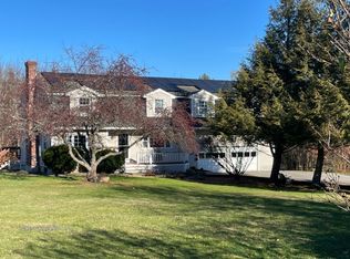 57 Oak Hill St, Pepperell, MA 01463