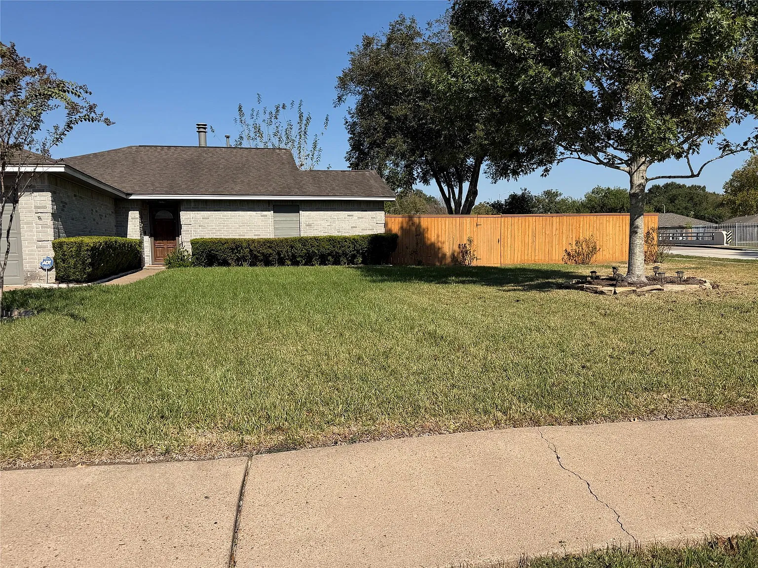 4 bed, 2.0 bath, 1545 sqft, $1,900 — Photo 3