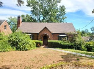 366 Ridgewood Rd, West Hartford, CT 06107