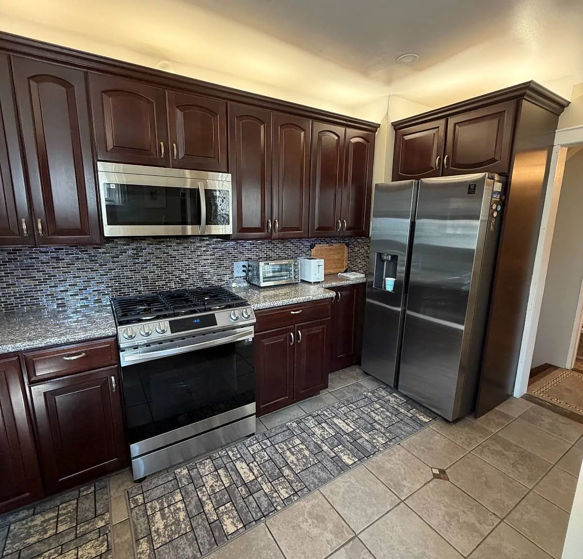 4 bed, 1.0 bath, $3,550 — Photo 2