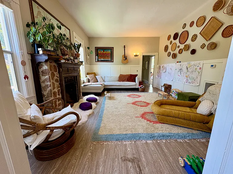 Living room with raised ceiling