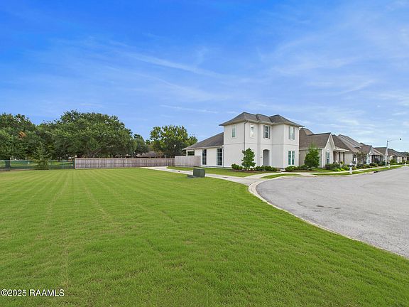 3rd image of 306 Parker Ln