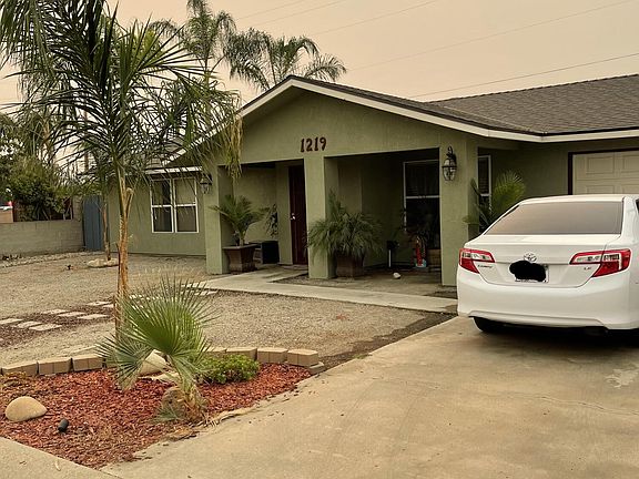 3rd image of 1219 E Sweet Ave