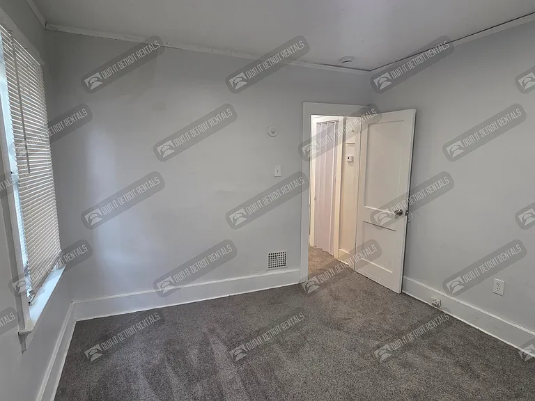 2500 Glendale St — Photo 11